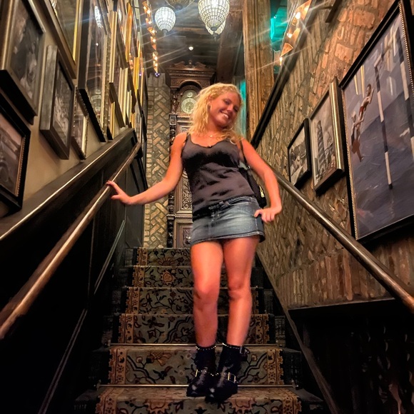 Meet your Posher, Valentina - Picture 3 of 5